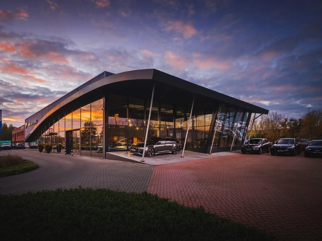 51200585-32-mercedes-benz-eqe-suv-350-4matic-amg-line-pano-burmester-tr-haak-21-acc-360-camera-m-Mar-30-2026-07-11-50-6754-AM